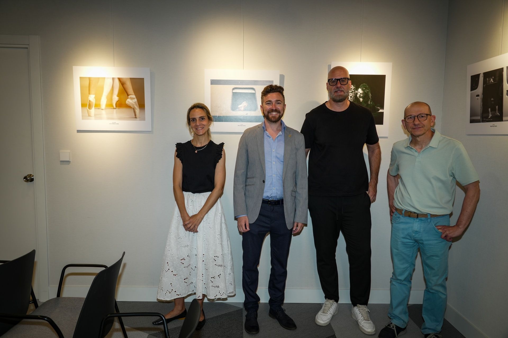 Los miembros del jurado con el presidente y la secretaria del COPOEX.  